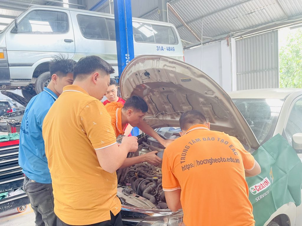Hình ảnh thực hành kiểm tra dò rỉ gas điều hoà