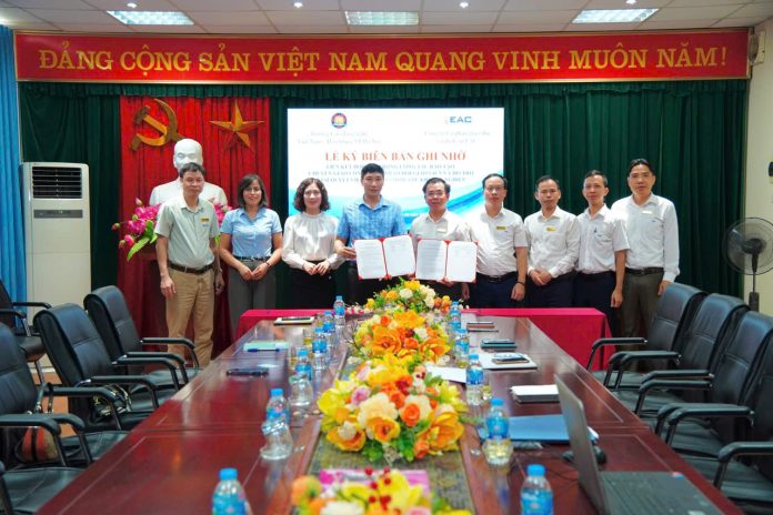 anh-tai-buoi-le-giua-truong-cao-dang-viet-han-va-trung-tam-eac